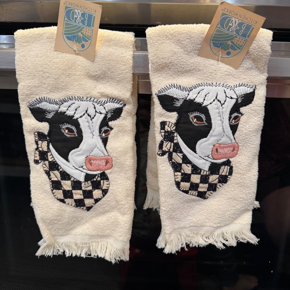 SEARS B&D Kitchenworks Cow Embroidered Kitchen Towels Set of 2 Cream Fringed New